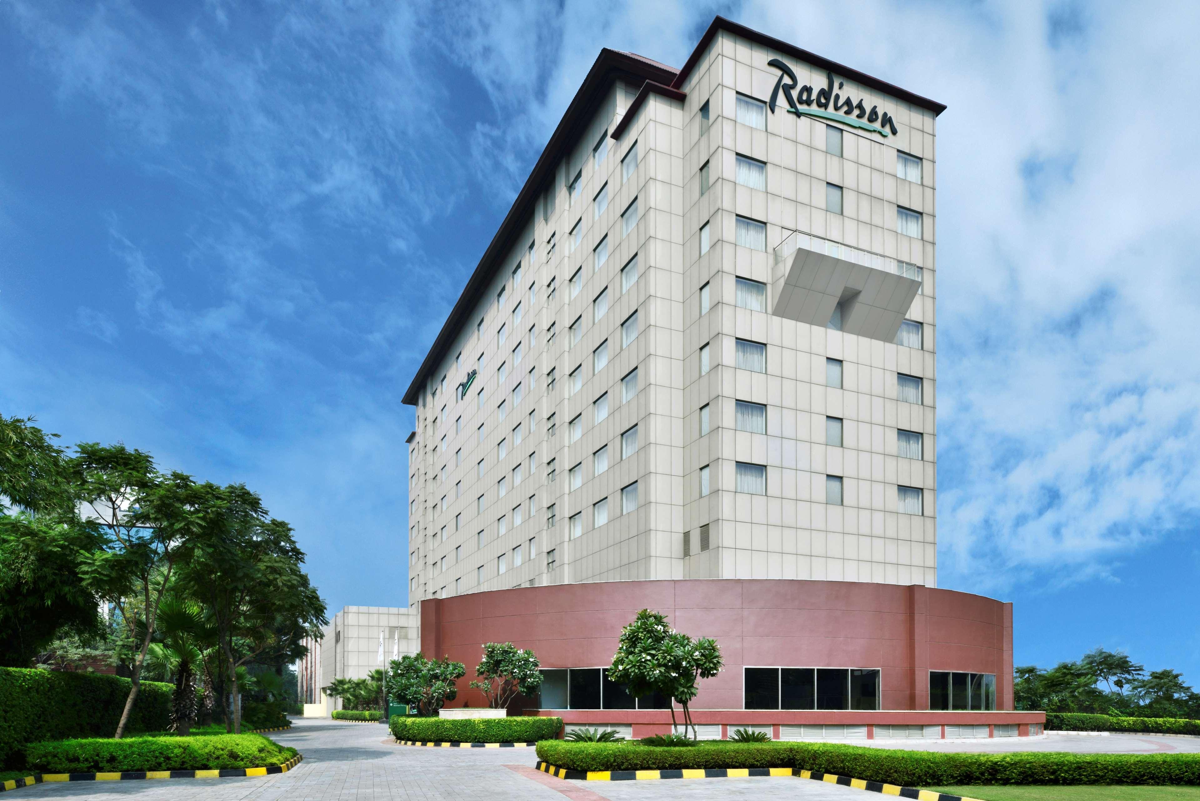 Hotel Radisson Gurugram Udyog Vihar Gurgaon Exterior foto